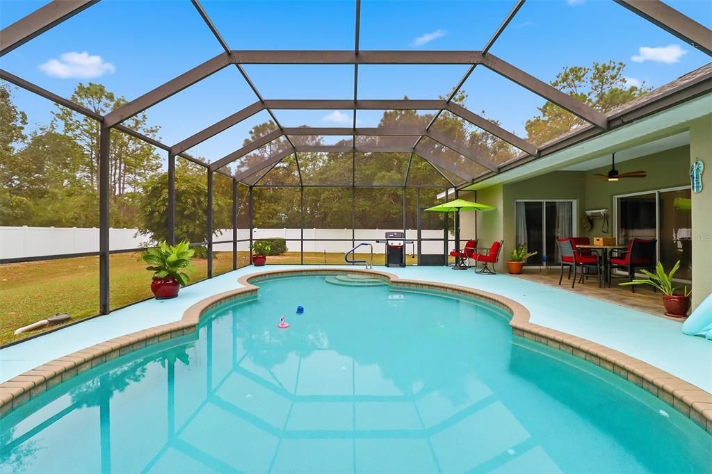 合同活跃: $325,000 (3 贝兹, 2 浴室, 1631 平方英尺)