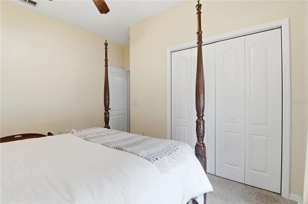 合同活跃: $325,000 (3 贝兹, 2 浴室, 1631 平方英尺)