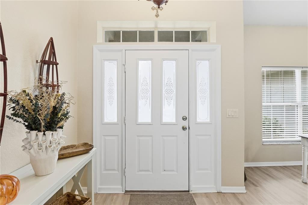 合同活跃: $325,000 (3 贝兹, 2 浴室, 1631 平方英尺)