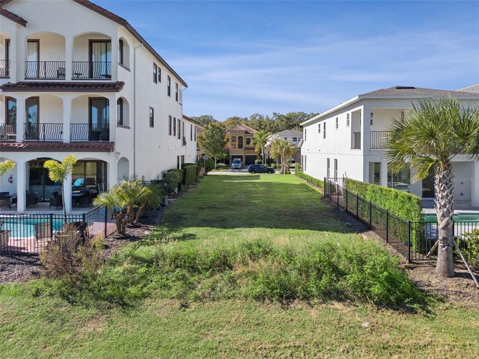 待售: $199,900 (0.11 acres)