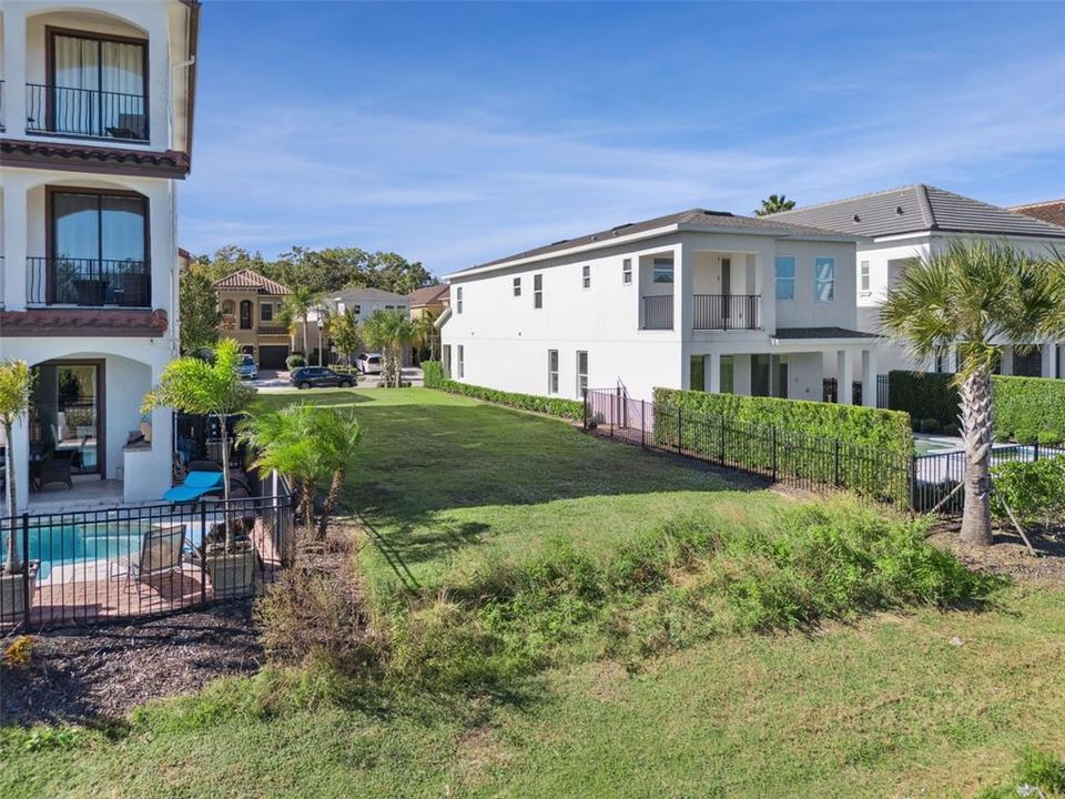 待售: $199,900 (0.11 acres)