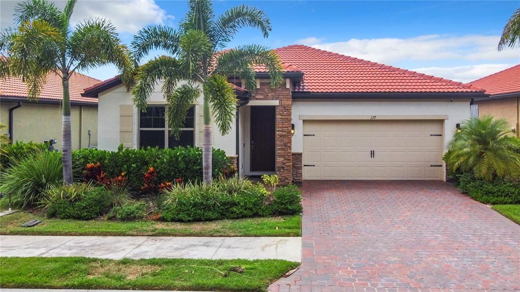 For Sale: $600,000 (3 beds, 2 baths, 1796 Square Feet)