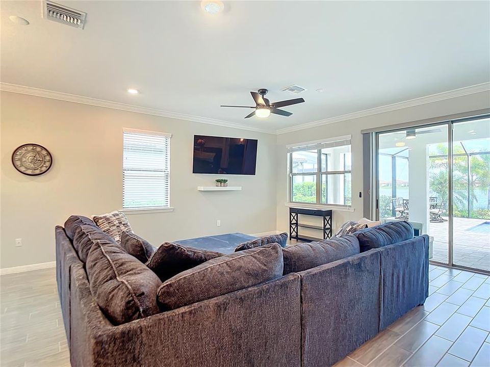 For Sale: $600,000 (3 beds, 2 baths, 1796 Square Feet)