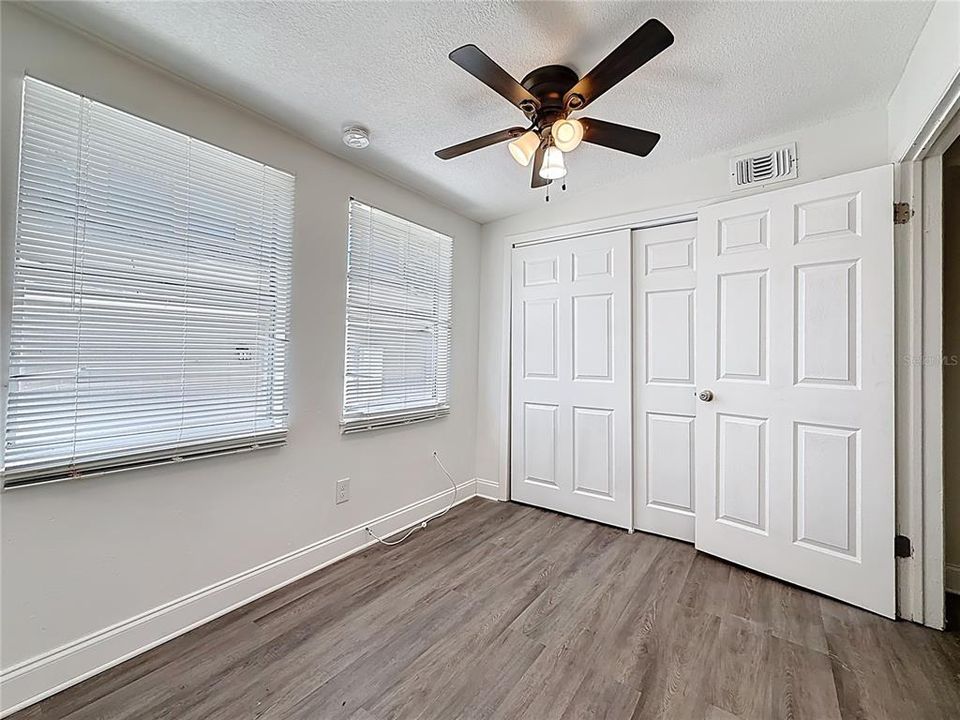 出租: $1,300 (1 贝兹, 1 浴室, 700 平方英尺)