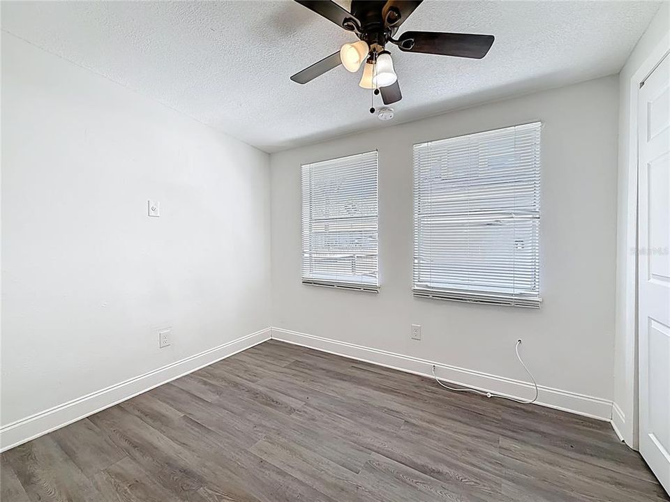 出租: $1,300 (1 贝兹, 1 浴室, 700 平方英尺)