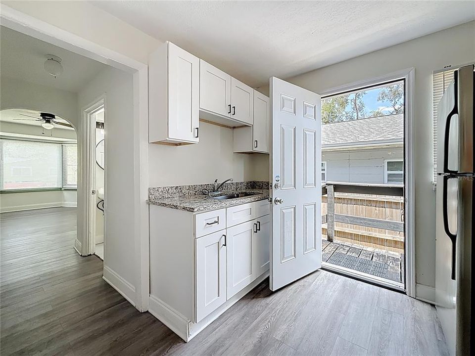 出租: $1,300 (1 贝兹, 1 浴室, 700 平方英尺)