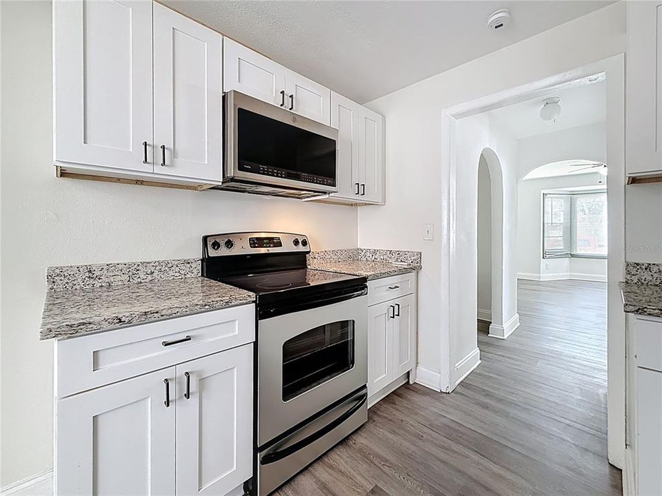 出租: $1,300 (1 贝兹, 1 浴室, 700 平方英尺)