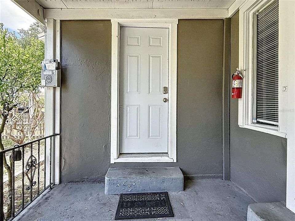 出租: $1,300 (1 贝兹, 1 浴室, 700 平方英尺)