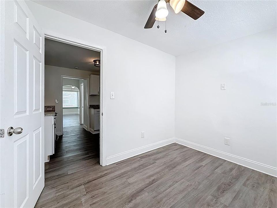 出租: $1,300 (1 贝兹, 1 浴室, 700 平方英尺)