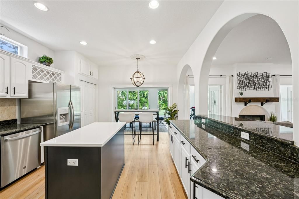 На продажу: $1,439,000 (4 спален, 2 ванн, 3008 Квадратных фут)