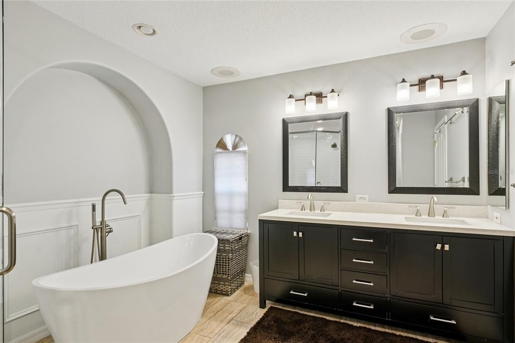 На продажу: $1,439,000 (4 спален, 2 ванн, 3008 Квадратных фут)