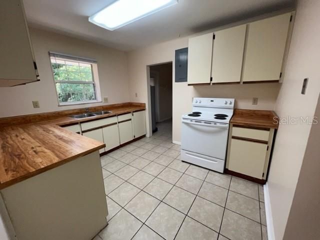 For Rent: $1,725 (3 beds, 2 baths, 1247 Square Feet)