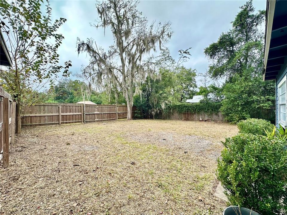 待售: $220,000 (3 贝兹, 1 浴室, 1035 平方英尺)