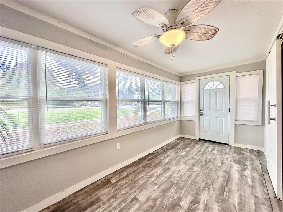 待售: $220,000 (3 贝兹, 1 浴室, 1035 平方英尺)