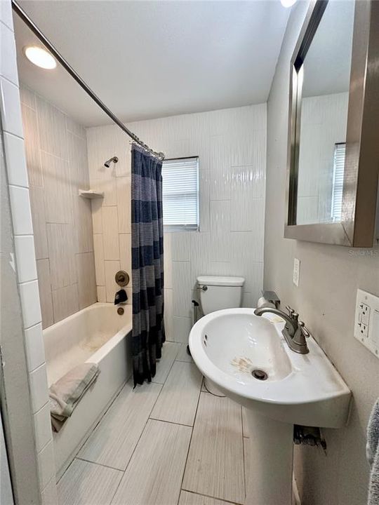 待售: $220,000 (3 贝兹, 1 浴室, 1035 平方英尺)