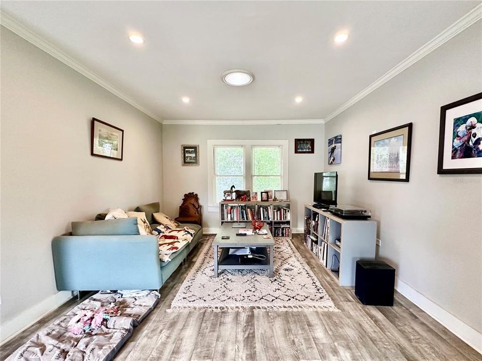 待售: $220,000 (3 贝兹, 1 浴室, 1035 平方英尺)