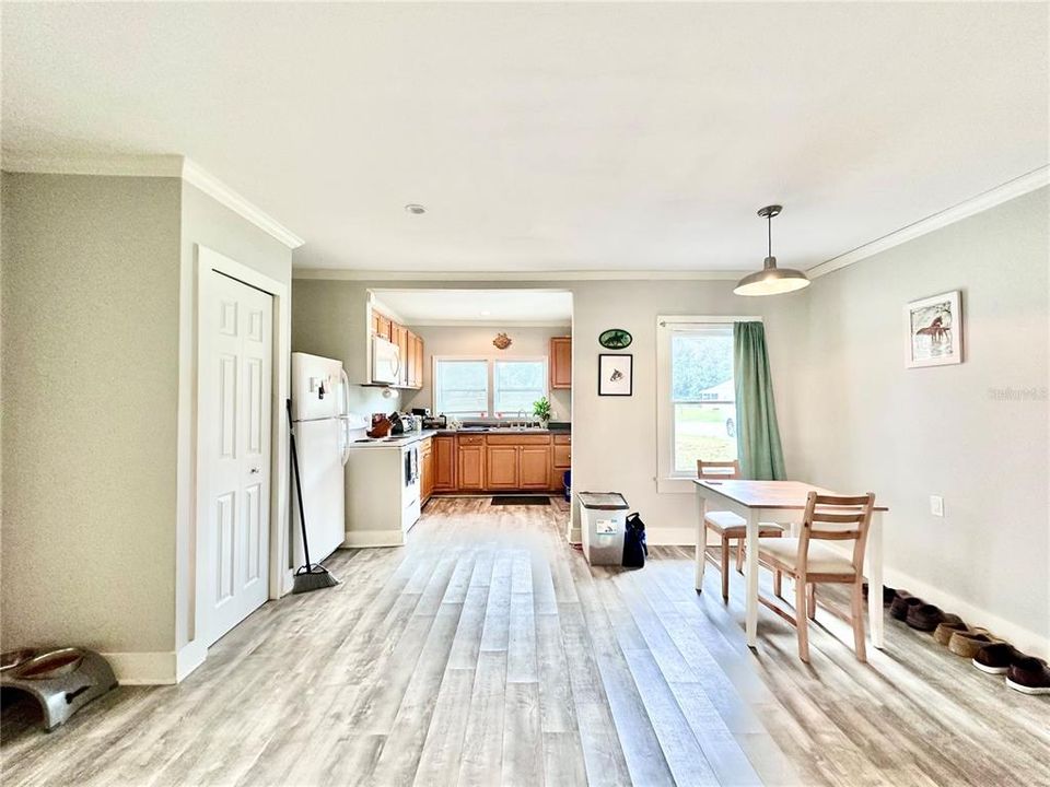 待售: $220,000 (3 贝兹, 1 浴室, 1035 平方英尺)