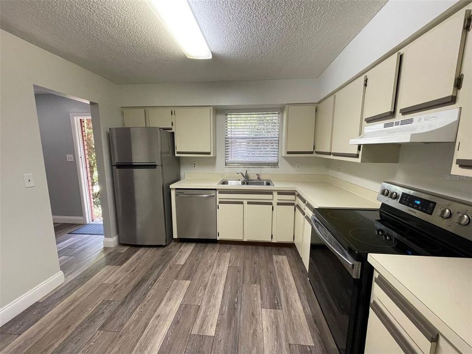 В аренду: $1,895 (2 спален, 1 ванн, 1219 Квадратных фут)