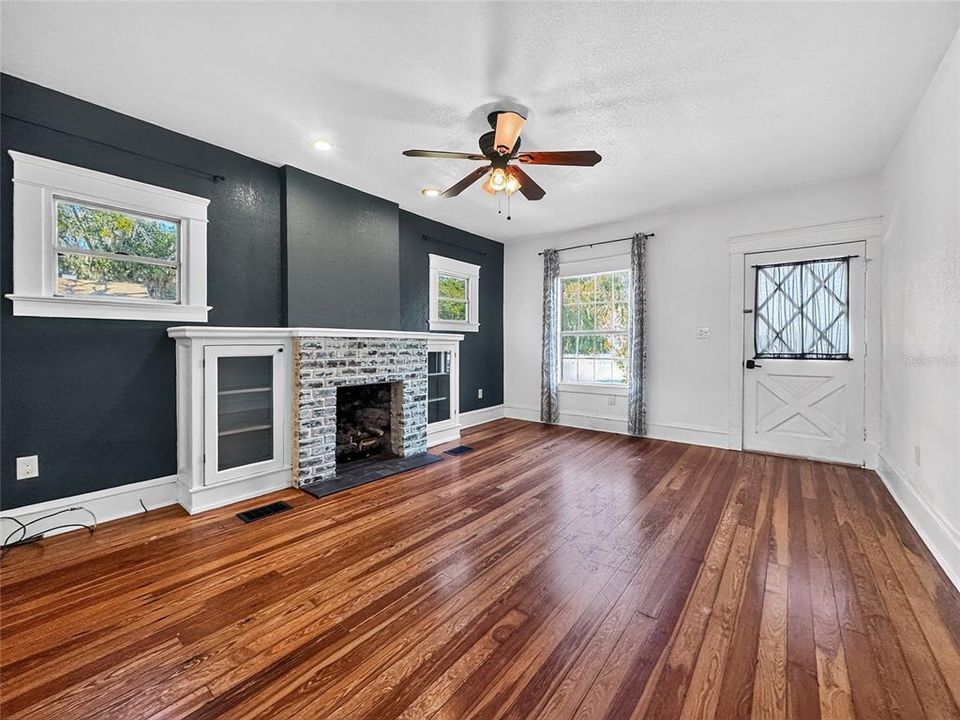 For Rent: $2,500 (3 beds, 2 baths, 1821 Square Feet)