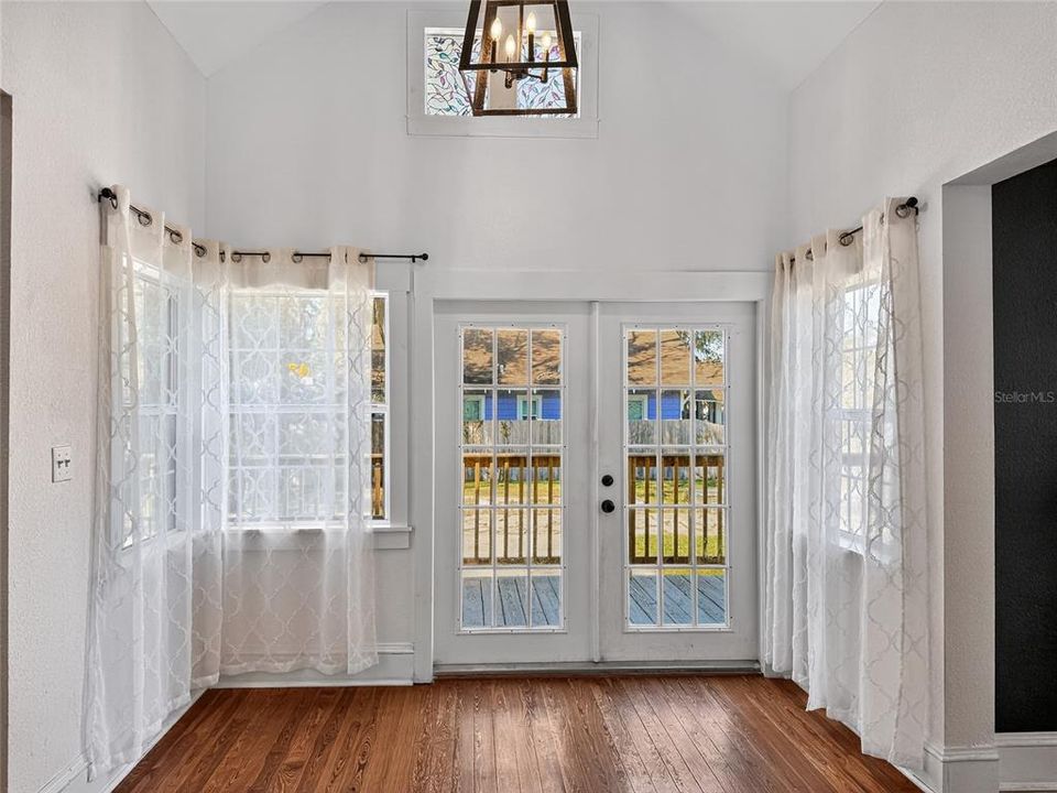 For Rent: $2,500 (3 beds, 2 baths, 1821 Square Feet)