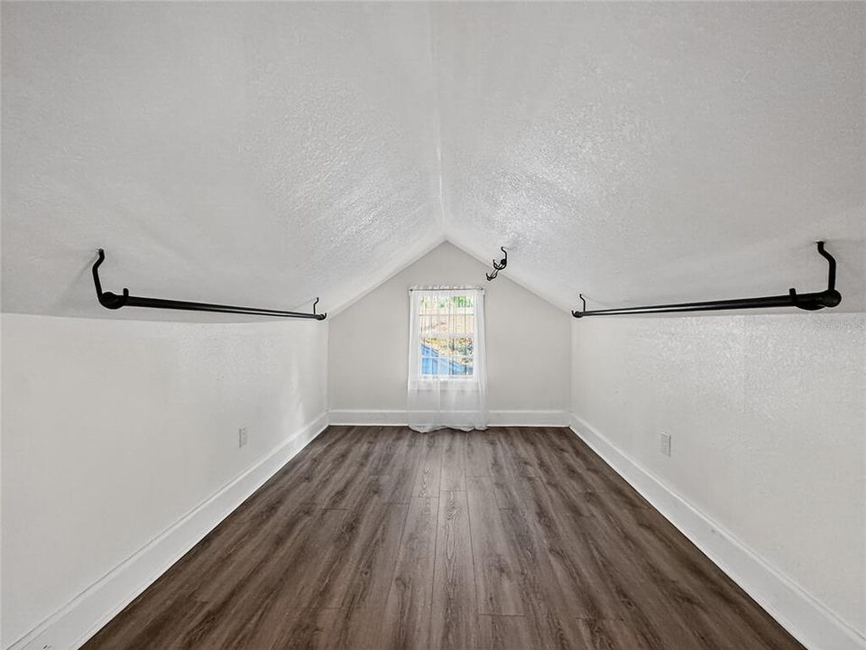 For Rent: $2,500 (3 beds, 2 baths, 1821 Square Feet)