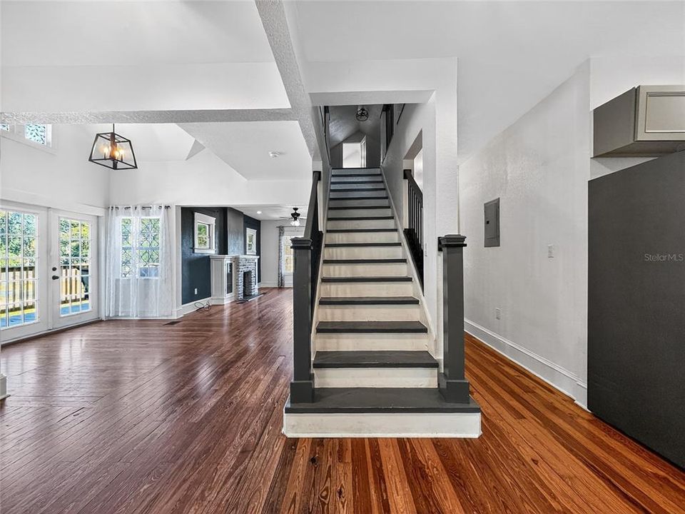 For Rent: $2,500 (3 beds, 2 baths, 1821 Square Feet)