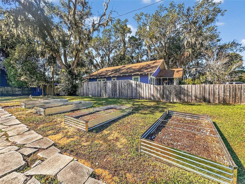 For Rent: $2,500 (3 beds, 2 baths, 1821 Square Feet)