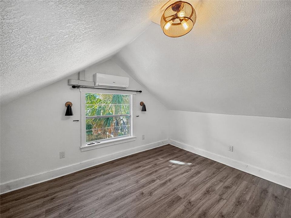 For Rent: $2,500 (3 beds, 2 baths, 1821 Square Feet)