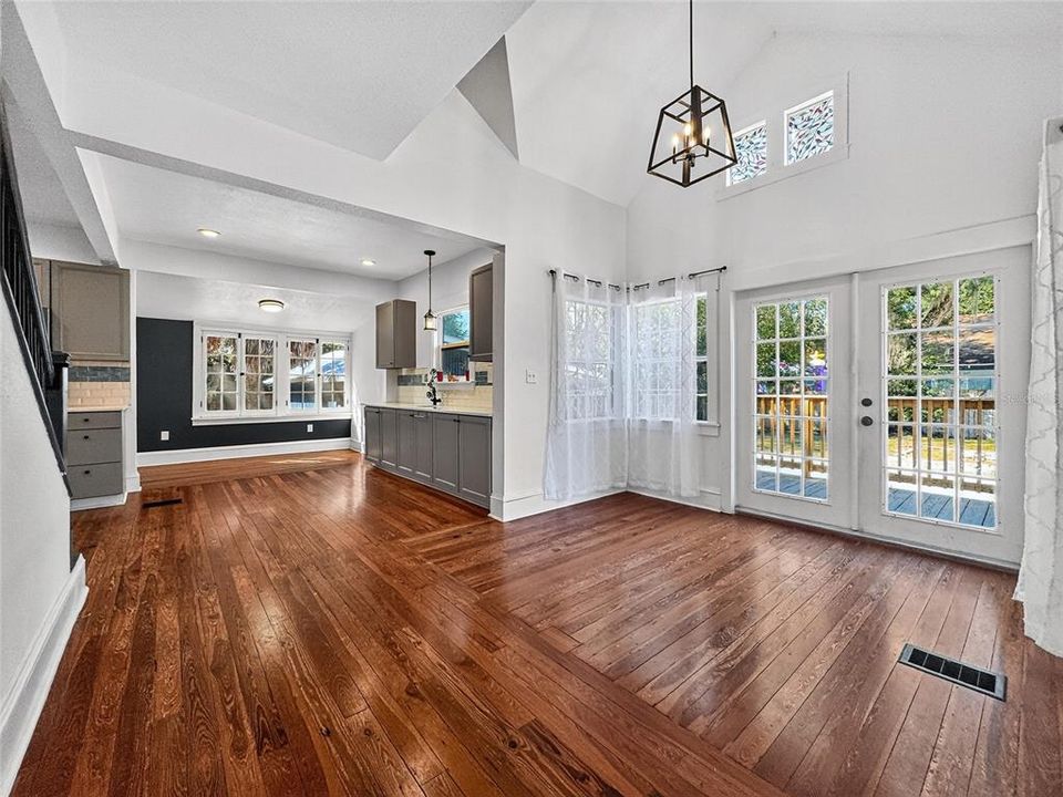 For Rent: $2,500 (3 beds, 2 baths, 1821 Square Feet)