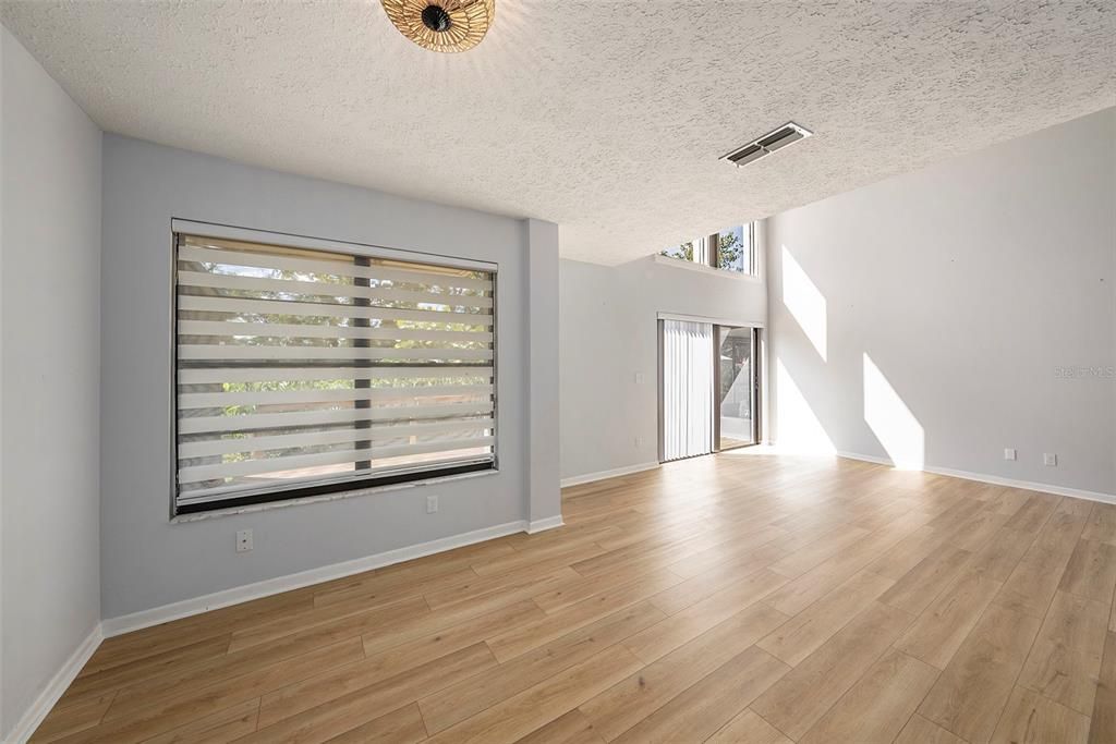 合同活跃: $275,000 (2 贝兹, 2 浴室, 1614 平方英尺)