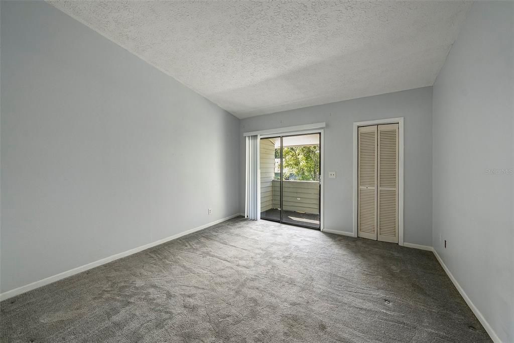 合同活跃: $275,000 (2 贝兹, 2 浴室, 1614 平方英尺)