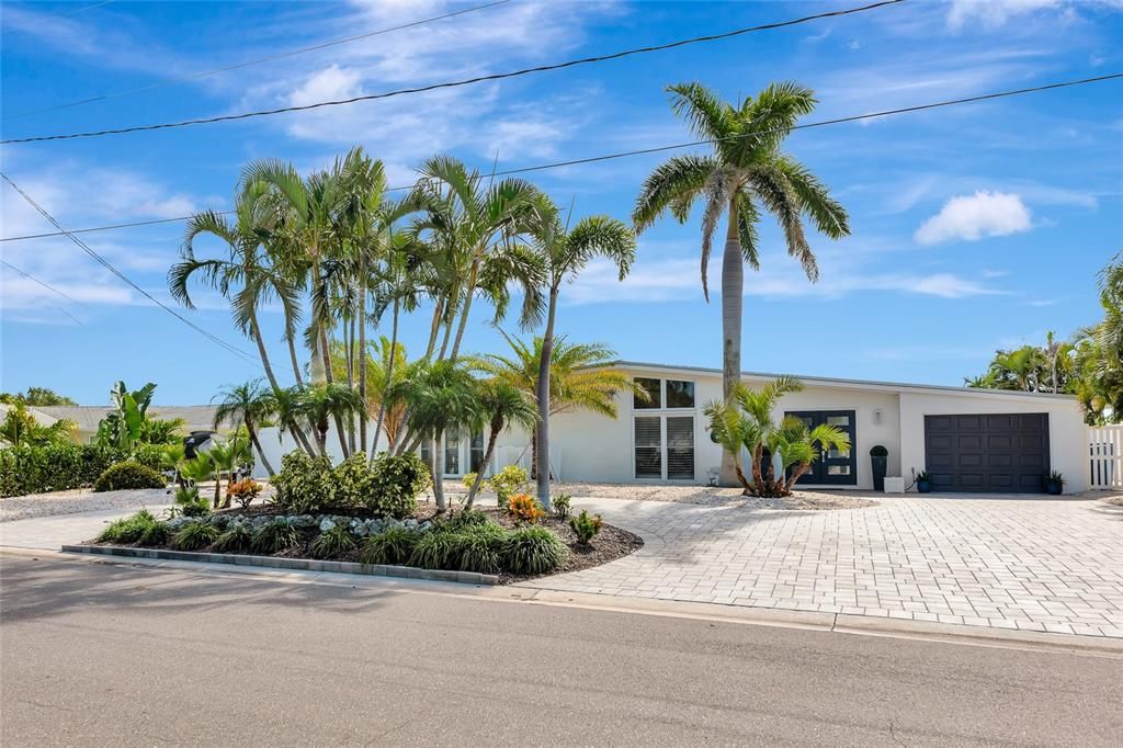 Active With Contract: $1,349,000 (3 beds, 2 baths, 1620 Square Feet)