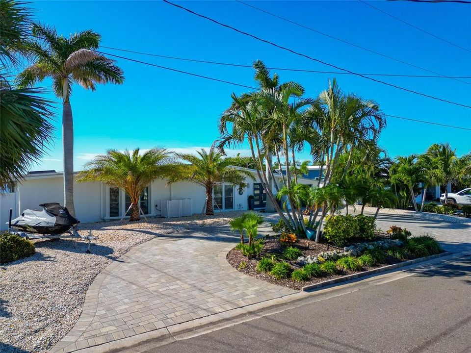 Active With Contract: $1,349,000 (3 beds, 2 baths, 1620 Square Feet)