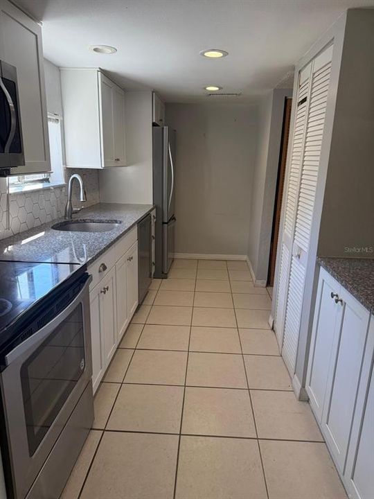 待售: $149,000 (2 贝兹, 1 浴室, 1102 平方英尺)