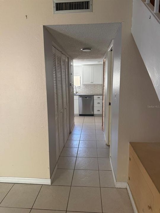 待售: $149,000 (2 贝兹, 1 浴室, 1102 平方英尺)