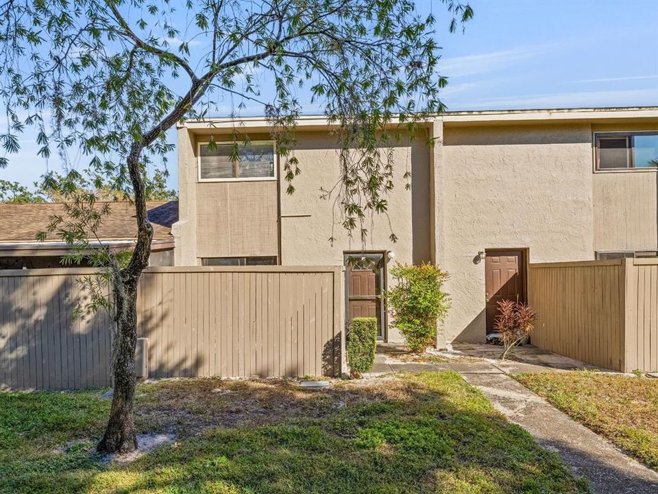 待售: $149,000 (2 贝兹, 1 浴室, 1102 平方英尺)