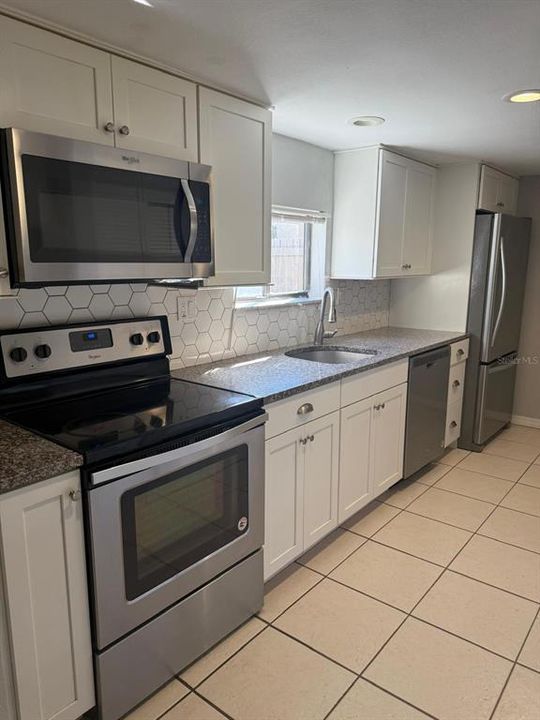 待售: $149,000 (2 贝兹, 1 浴室, 1102 平方英尺)