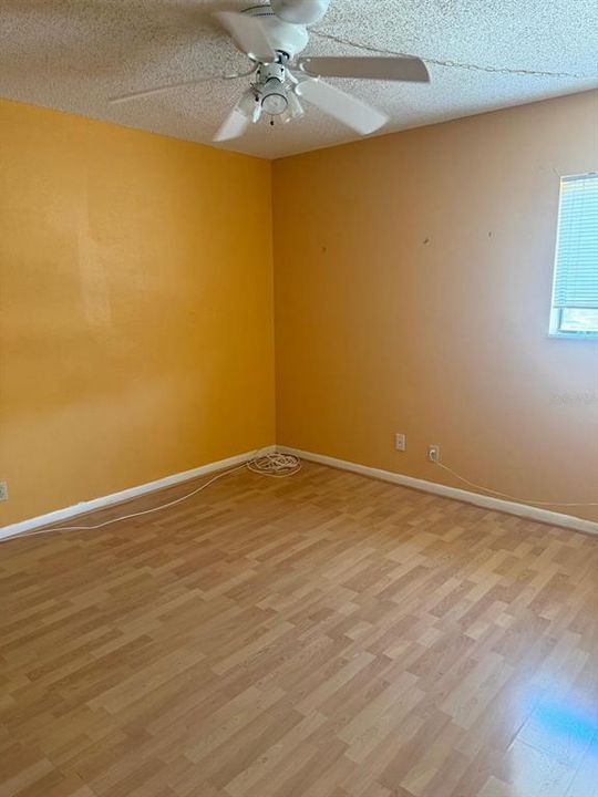 待售: $149,000 (2 贝兹, 1 浴室, 1102 平方英尺)