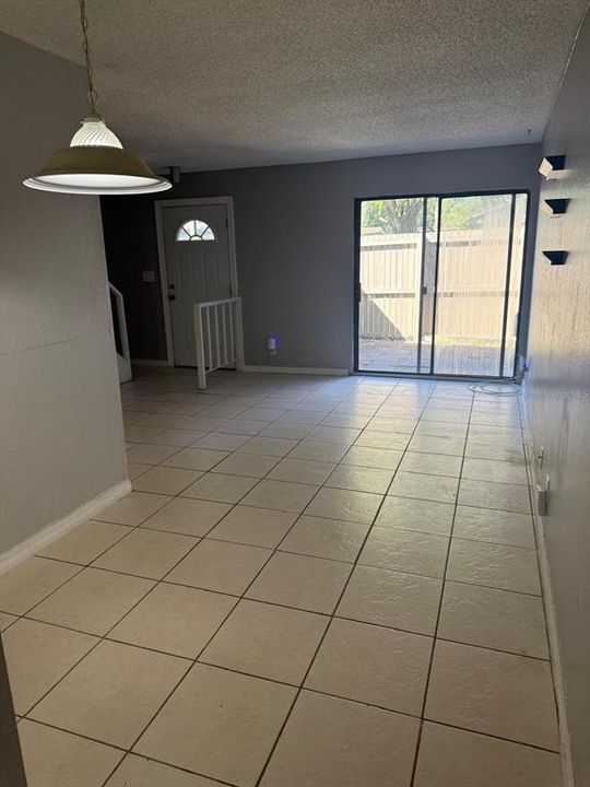 待售: $149,000 (2 贝兹, 1 浴室, 1102 平方英尺)