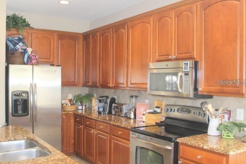 出租: $2,650 (4 贝兹, 2 浴室, 2495 平方英尺)