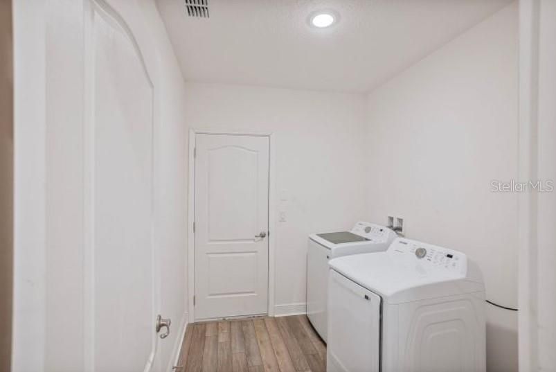 For Sale: $371,990 (3 beds, 2 baths, 1761 Square Feet)