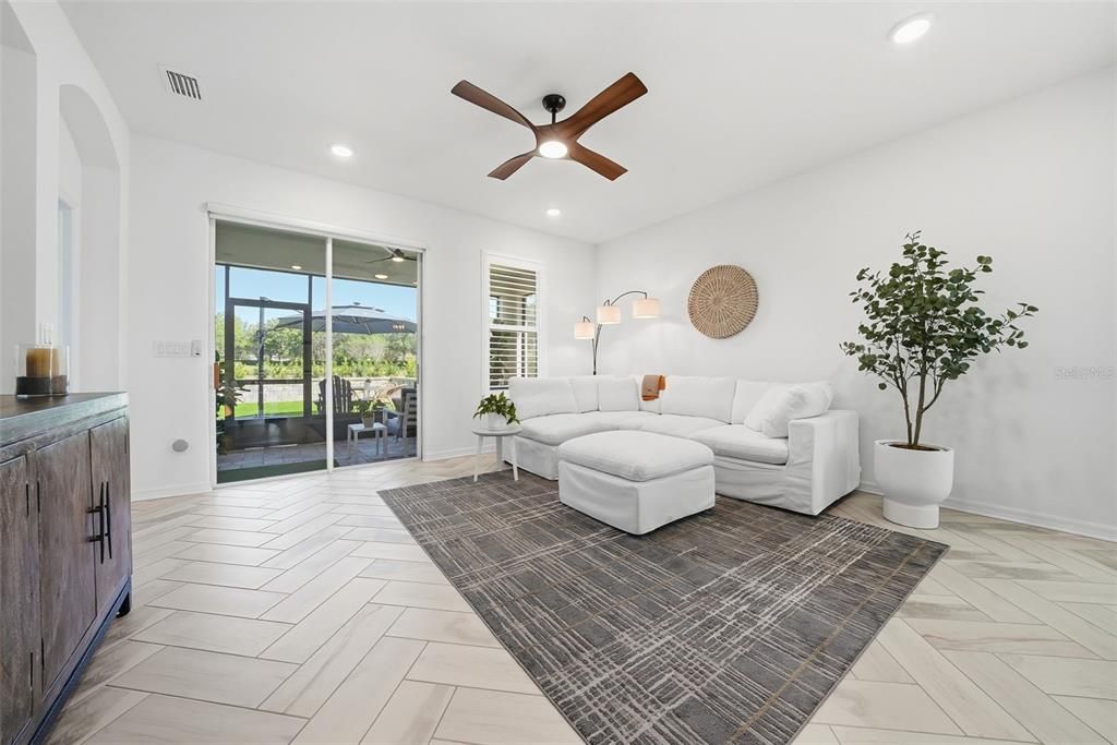 Под контрактом: $359,900 (3 спален, 2 ванн, 1820 Квадратных фут)