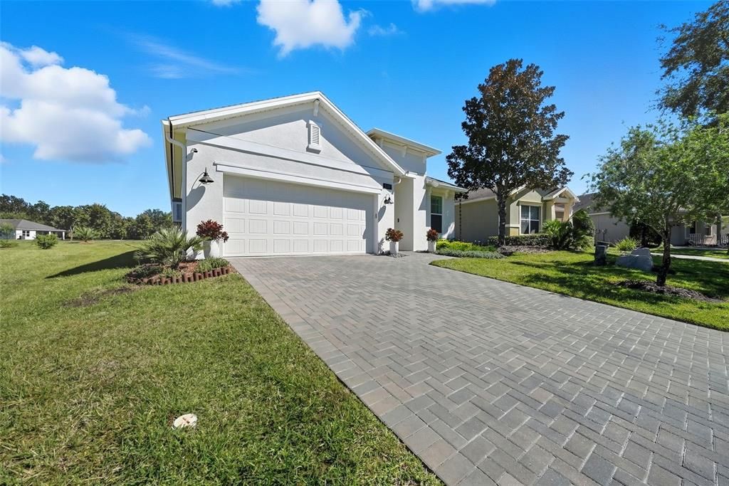 Под контрактом: $359,900 (3 спален, 2 ванн, 1820 Квадратных фут)