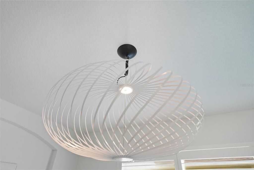 Под контрактом: $359,900 (3 спален, 2 ванн, 1820 Квадратных фут)