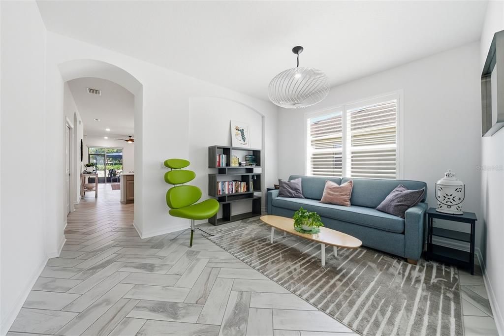 Под контрактом: $359,900 (3 спален, 2 ванн, 1820 Квадратных фут)