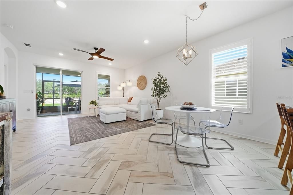 Под контрактом: $359,900 (3 спален, 2 ванн, 1820 Квадратных фут)