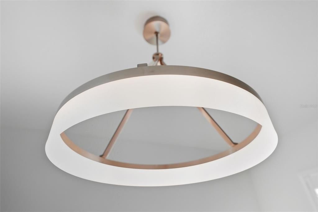 Под контрактом: $359,900 (3 спален, 2 ванн, 1820 Квадратных фут)