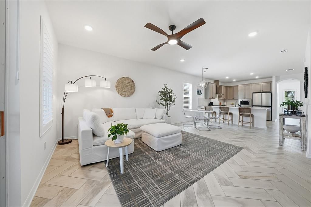 Под контрактом: $359,900 (3 спален, 2 ванн, 1820 Квадратных фут)