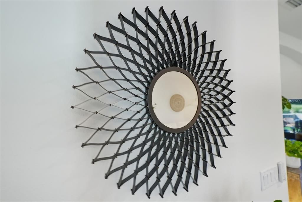 Под контрактом: $359,900 (3 спален, 2 ванн, 1820 Квадратных фут)