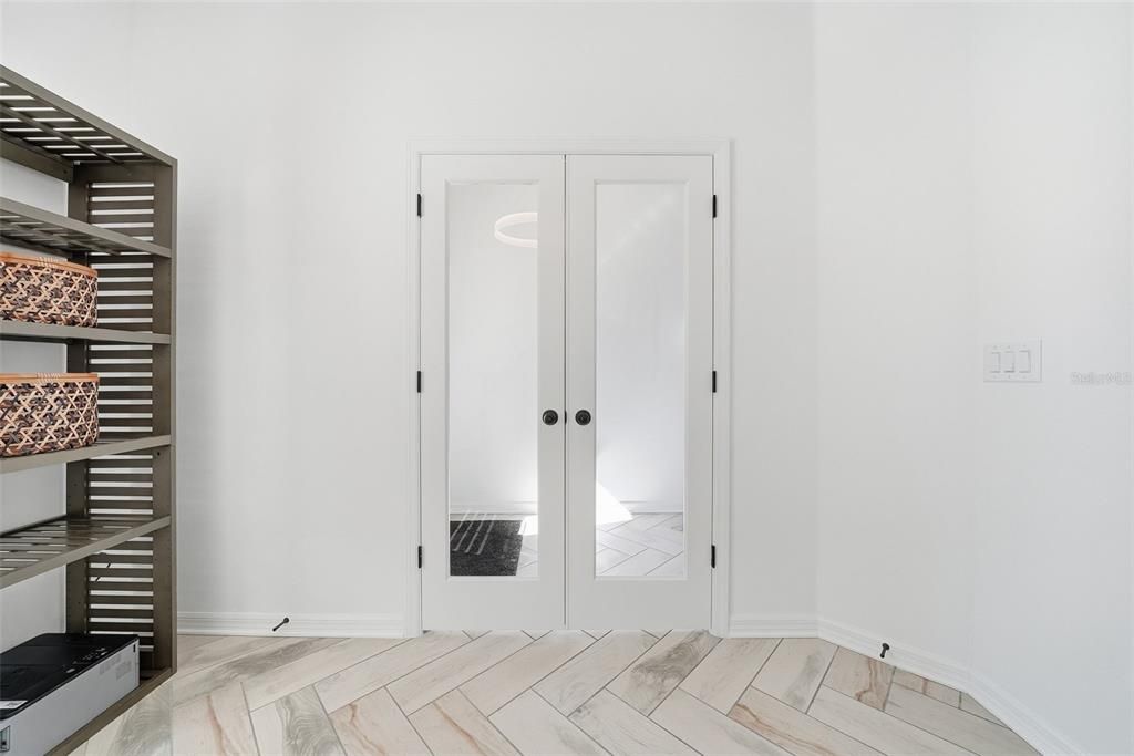 Под контрактом: $359,900 (3 спален, 2 ванн, 1820 Квадратных фут)